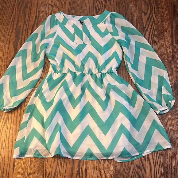 🩵LIKE NEW PARTY DRESS🩵 - Picture 1 of 2